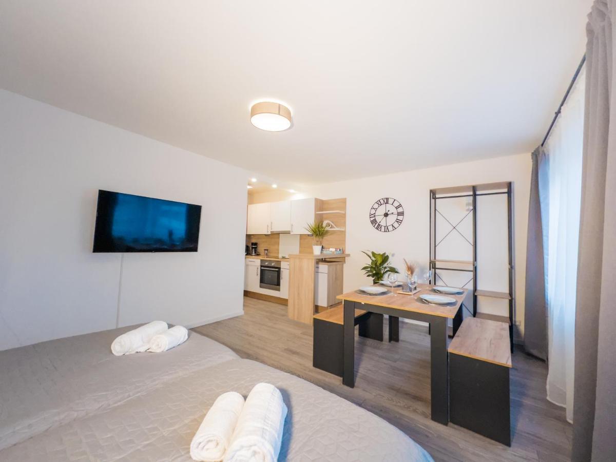 Immostay #6 - Ferienhaus 4 Zimmer Fuer 8 Personen, Wifi & Zentrum BRE Eksteriør bilde